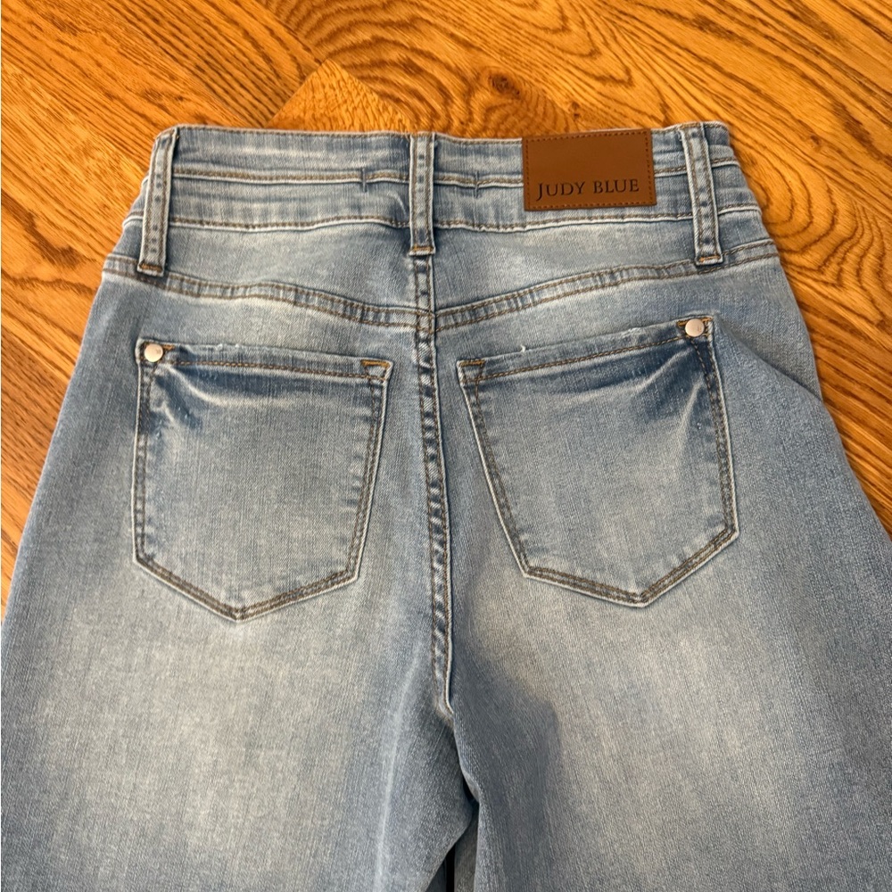 Judy Blue wide crop Blue Jeans - Picture 5 of 8